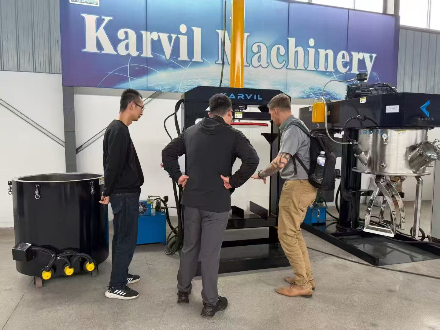 Grandi novità! Il cliente del Regno Unito ADORA i nostri miscelatori e la nostra fabbrica Sigma!