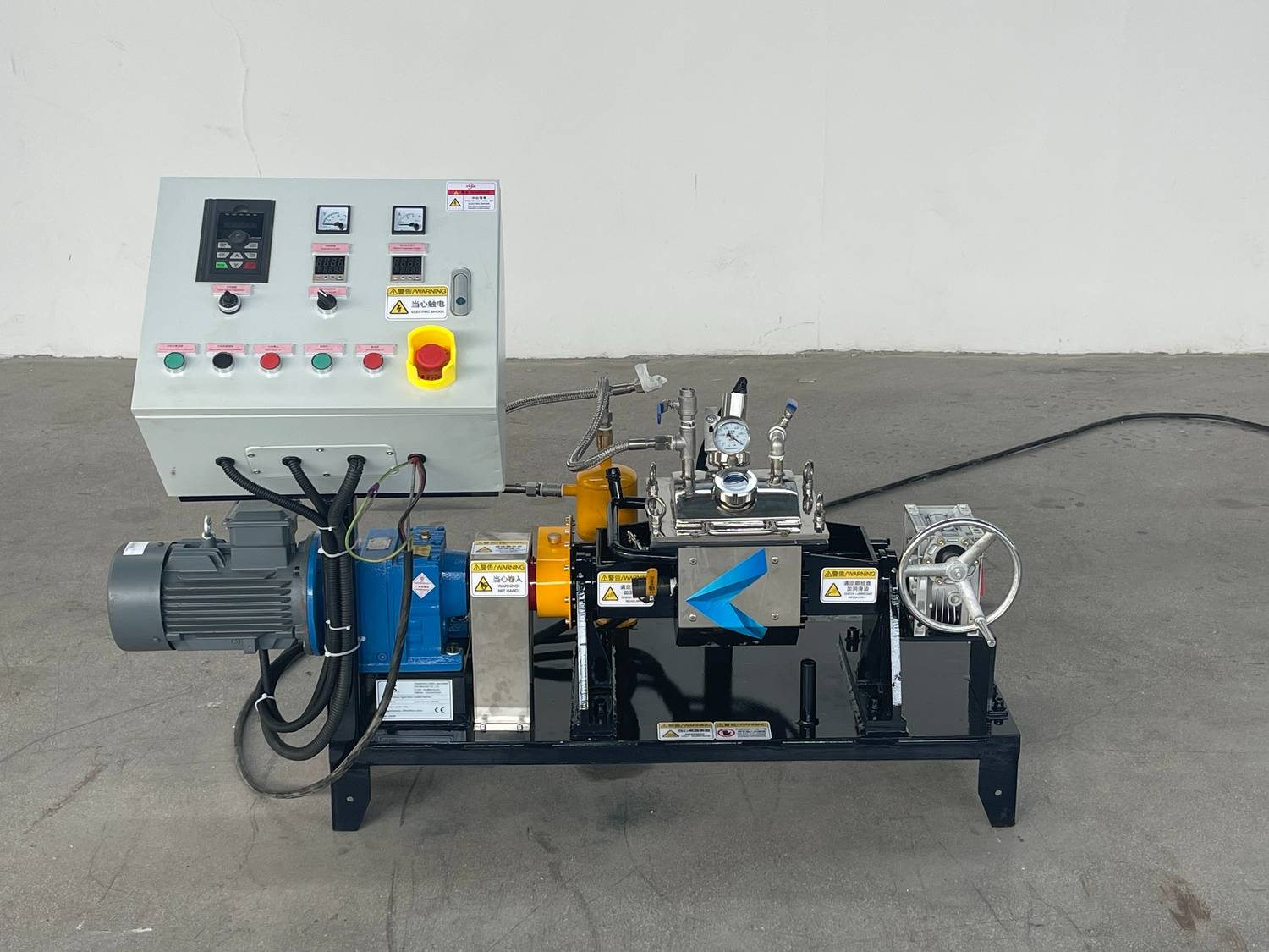 Laboratorio-vacuum-z-lama-mixer. (2)